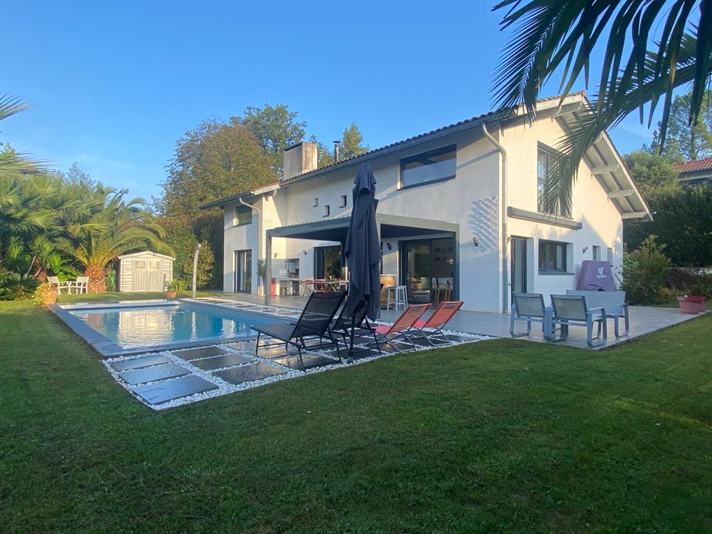 for sale villa in BASSUSSARRY - 1 330 000