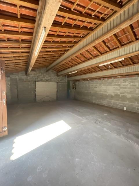 letting professional premise in BEGLES - 650 / month