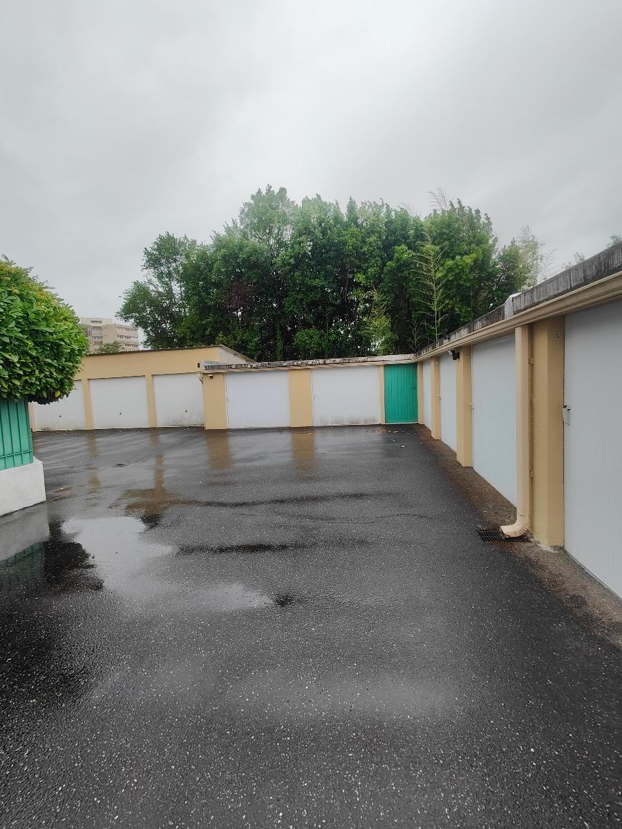 letting parking space in MERIGNAC - 110 / month