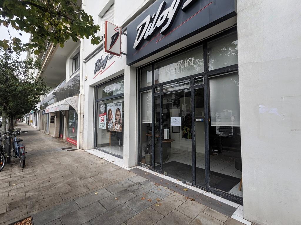 letting commercial building in BAYONNE - 2 820 / month