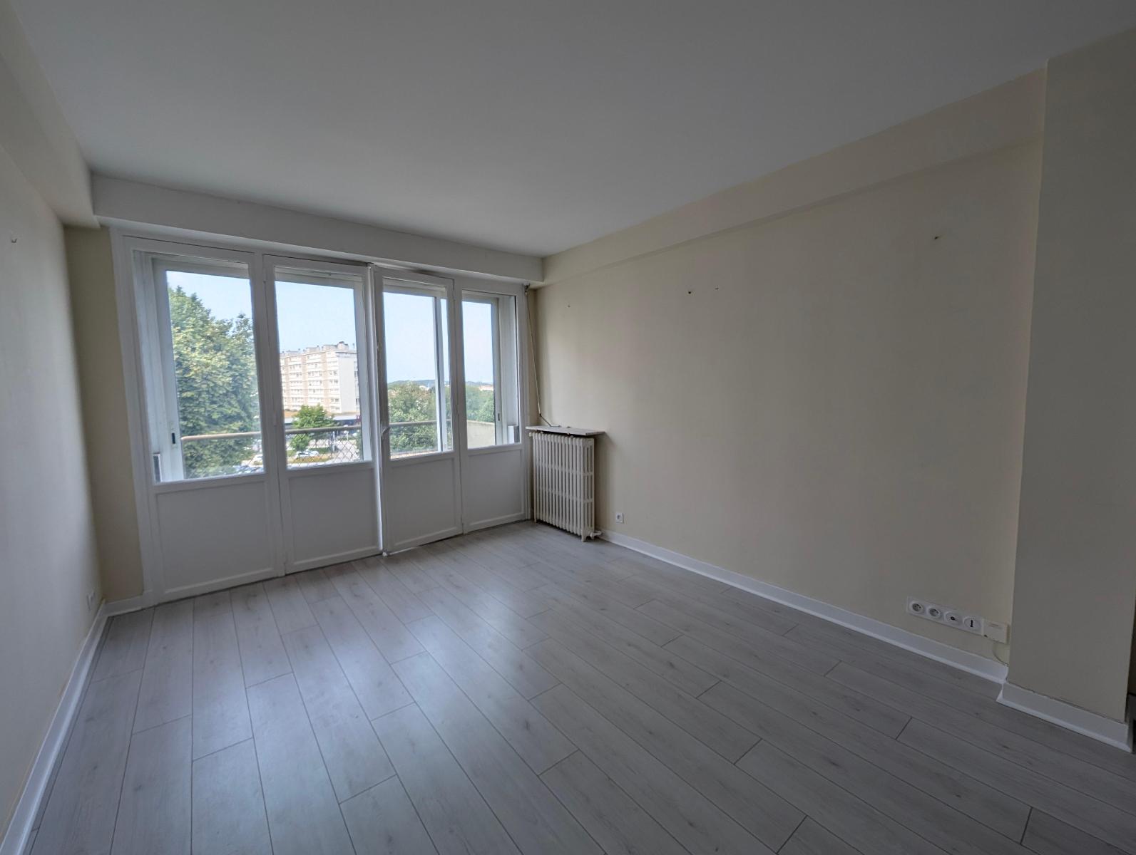 letting flat in BAYONNE - 830 / month